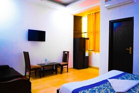 Roomshala Hotel Ashoka Palace