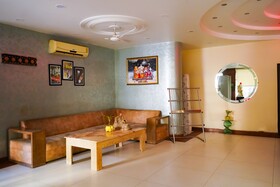 Roomshala Hotel RTS