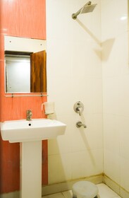 Roomshala Hotel RTS