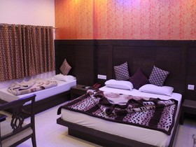 Amax Inn