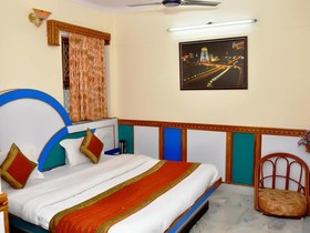Anoop Hotel
