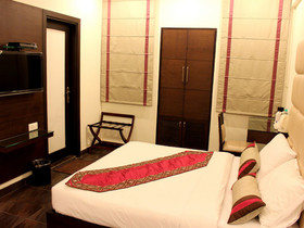 Hotel Amrapali Grand