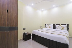 Hotel Apple Tree Residency