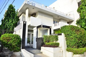 Hotel Gem 92 Residency