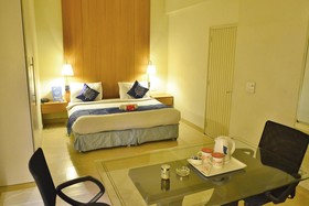Hotel Gem 92 Residency
