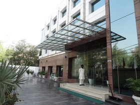 Venizia Sarovar Portico