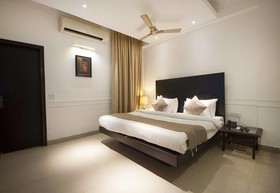 Hotel Lav Kush Deluxe