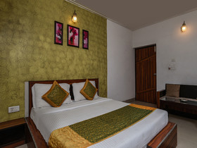 Hotel Om Paradise by OYO