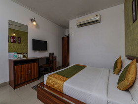 Hotel Om Paradise by OYO