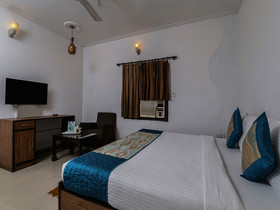 Hotel Om Paradise by OYO