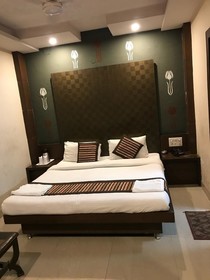 Hotel Saina International