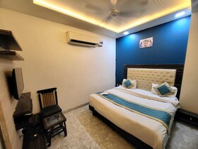 Hotel Season Grand