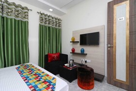 Hotel Season Grand