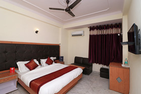 Hotel Silver Shine