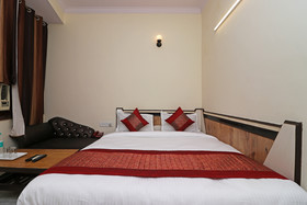 Hotel Silver Shine