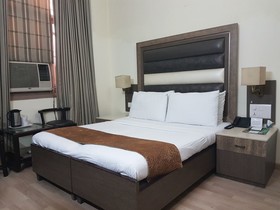 Hotel Suncourt Yatri