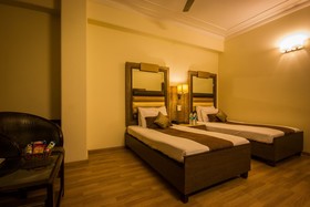 Hotel Suncourt Yatri