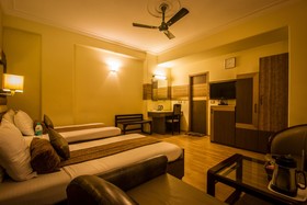 Hotel Suncourt Yatri
