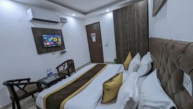 Hotel Aron By The Premium Villa