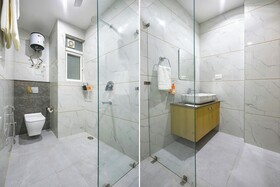 Luxe 8 Stayz By FabHotel