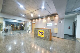 Luxe 8 Stayz By FabHotel