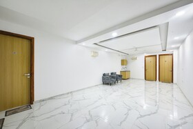 Luxe 8 Stayz By FabHotel