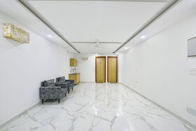 Luxe 8 Stayz By FabHotel