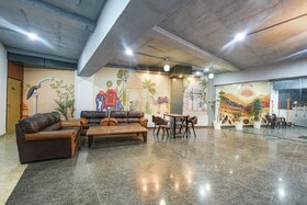 Luxe 8 Stayz By FabHotel