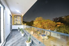 Luxe 8 Stayz By FabHotel