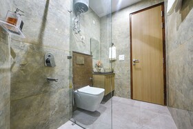 Luxe 8 Stayz By FabHotel