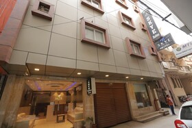 Hotel Arch Suites