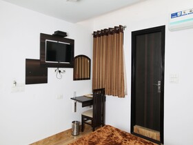 OYO 5385 Paschim Vihar