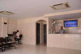 OYO Premium WEA Karol Bagh 2