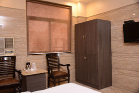 OYO Premium WEA Karol Bagh 2
