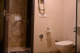 OYO Premium WEA Karol Bagh 2