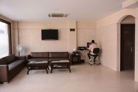 OYO Premium WEA Karol Bagh 2