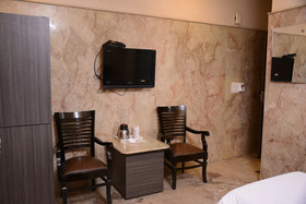 OYO Premium WEA Karol Bagh 2