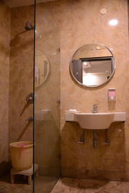 OYO Premium WEA Karol Bagh 2