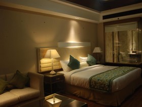 Plutos Hotel