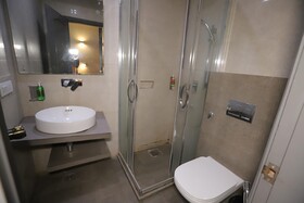 Qotel Chattarpur