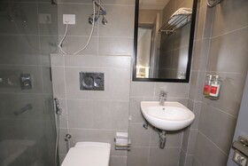 Qotel Hotel La Serene Gagan Vihar