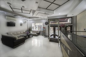 FabHotel Rockwell Plaza