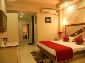 FabHotel Rockwell Plaza