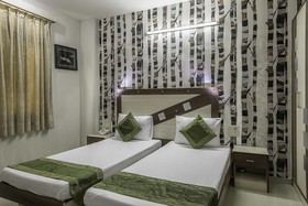 FabHotel Rockwell Plaza