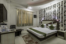 FabHotel Rockwell Plaza