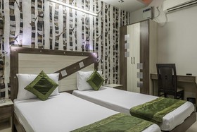 FabHotel Rockwell Plaza