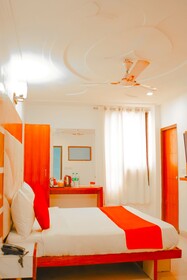 Roomshala Hotel Ambrosia