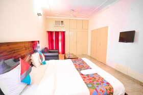 Roomshala Hotel Oscar