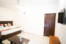 Roomshala Hotel Oscar