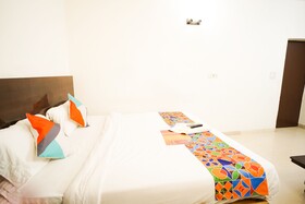 Roomshala Hotel Oscar